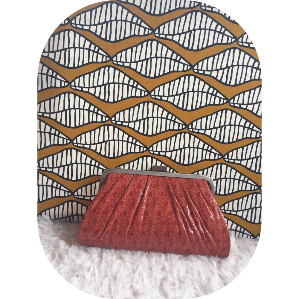 Coral clutch